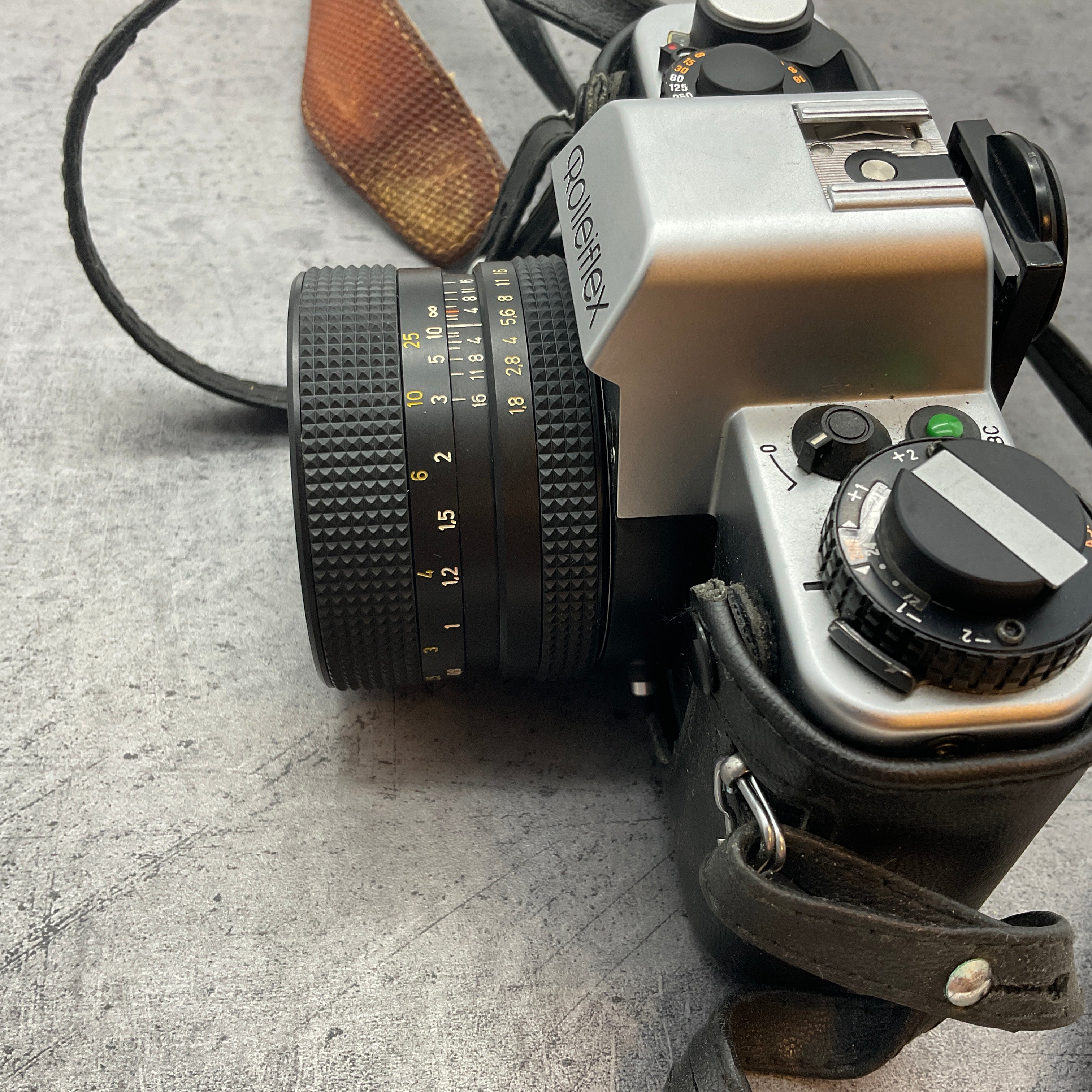 ROLLEIFLEX SL35 mit Rollei-HTF Planar 1.8/50, 1224335 mit Etui