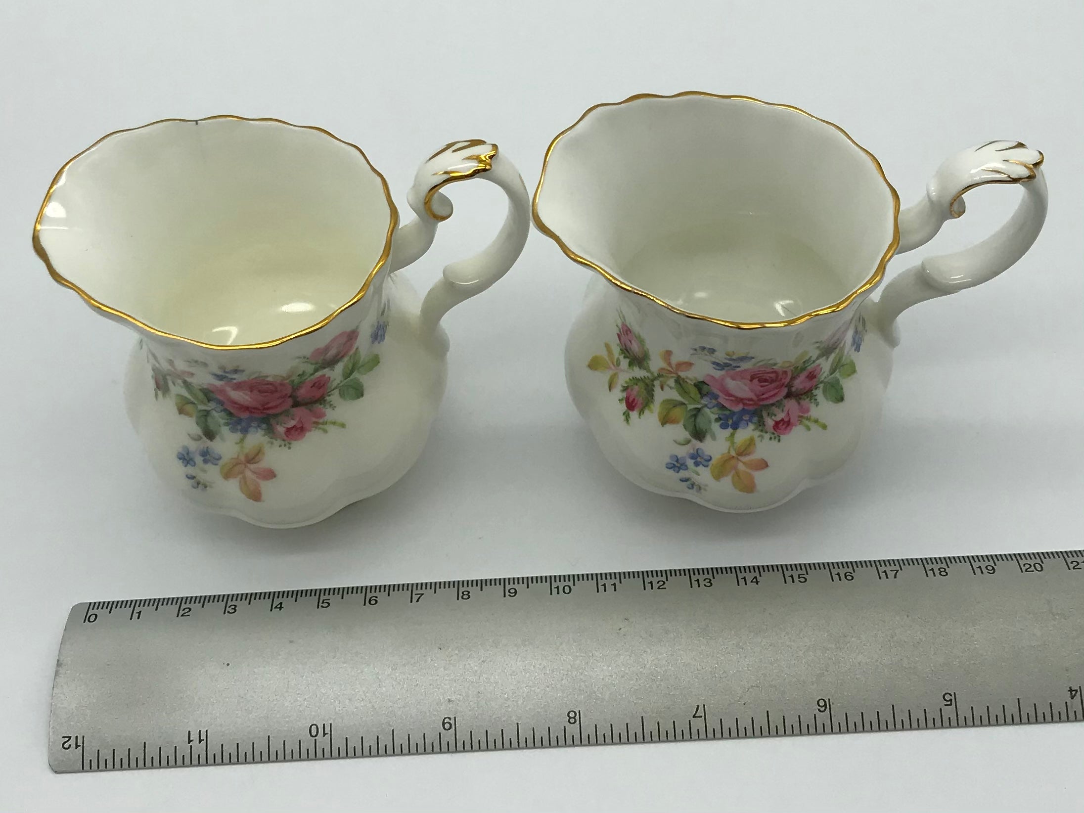 2 x  Royal Albert-Porzellan-Bone China-England-Moss Rose, Milchkännchen