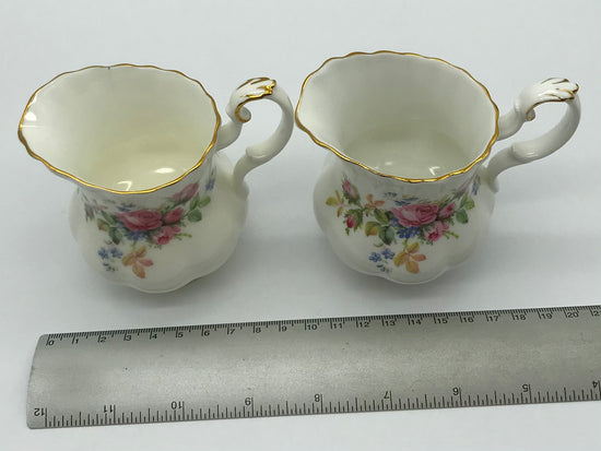 2 x  Royal Albert-Porzellan-Bone China-England-Moss Rose, Milchkännchen