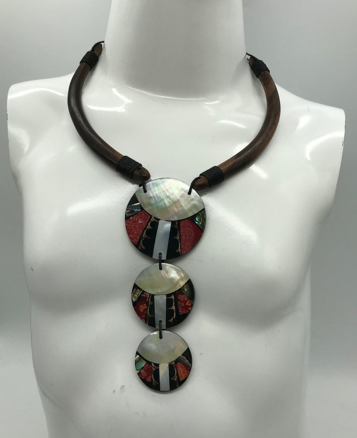 Kette aus Holz, Afrikanischer Look, runde Anhänger, Perlsmuttfarbend,rot,schwarz,braun