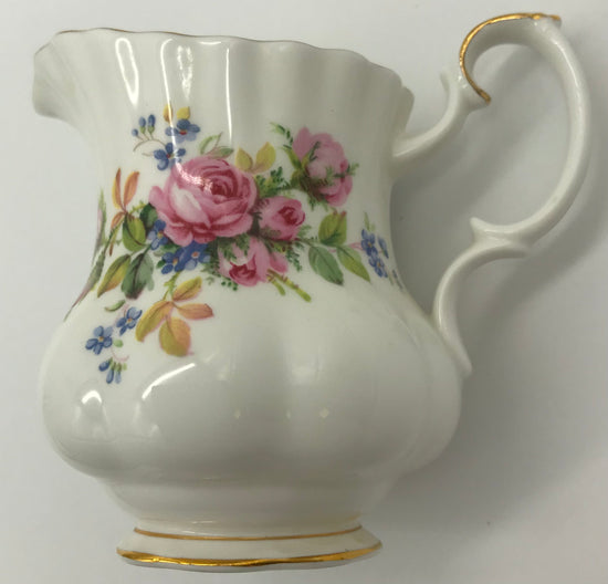 2 x  Royal Albert-Porzellan-Bone China-England-Moss Rose, Milchkännchen