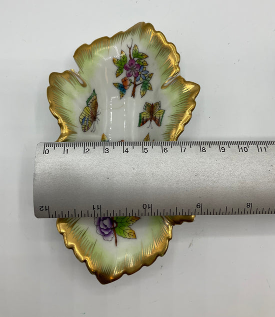 2 Stk. HEREND Hungary - Blattschale mit Blumen- und Schmetterlingsdekor
