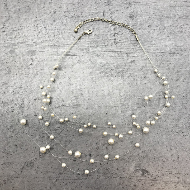 Modeschmuck Kette, feine Perlen, creme/weiß