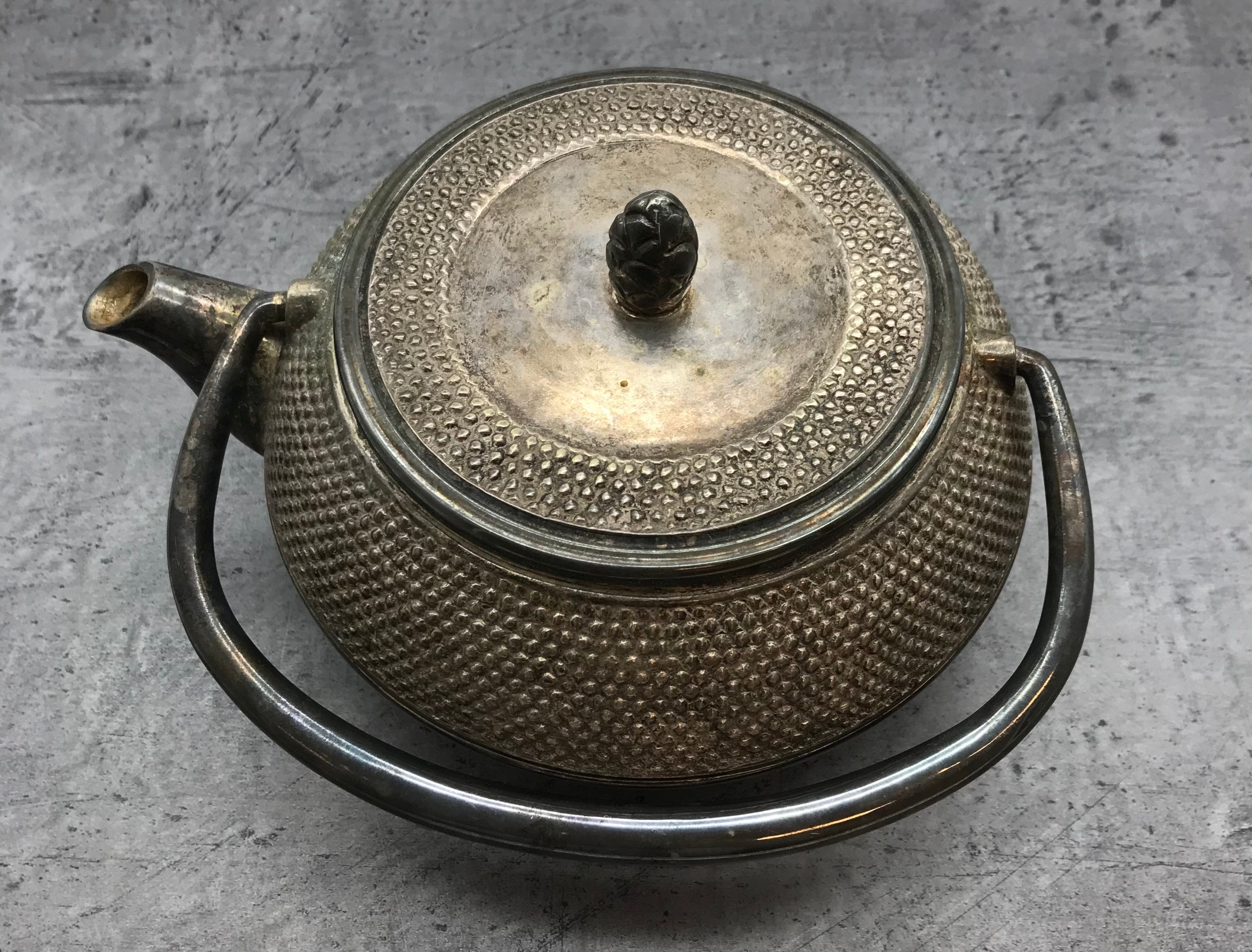 Teekanne mit Henkel, versilbert