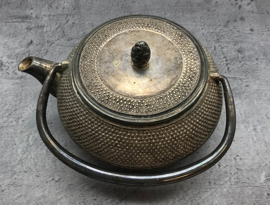 Teekanne mit Henkel, versilbert