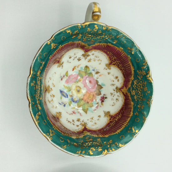 Große Sammeltasse mit Unterteller, Blumenmotiv