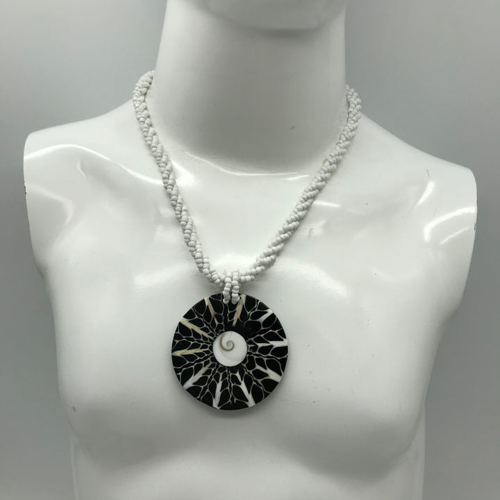 3 x Kette aus Holz und Perlen,schwarz und weiß, Afrikanischer Look, runde Anhänger,