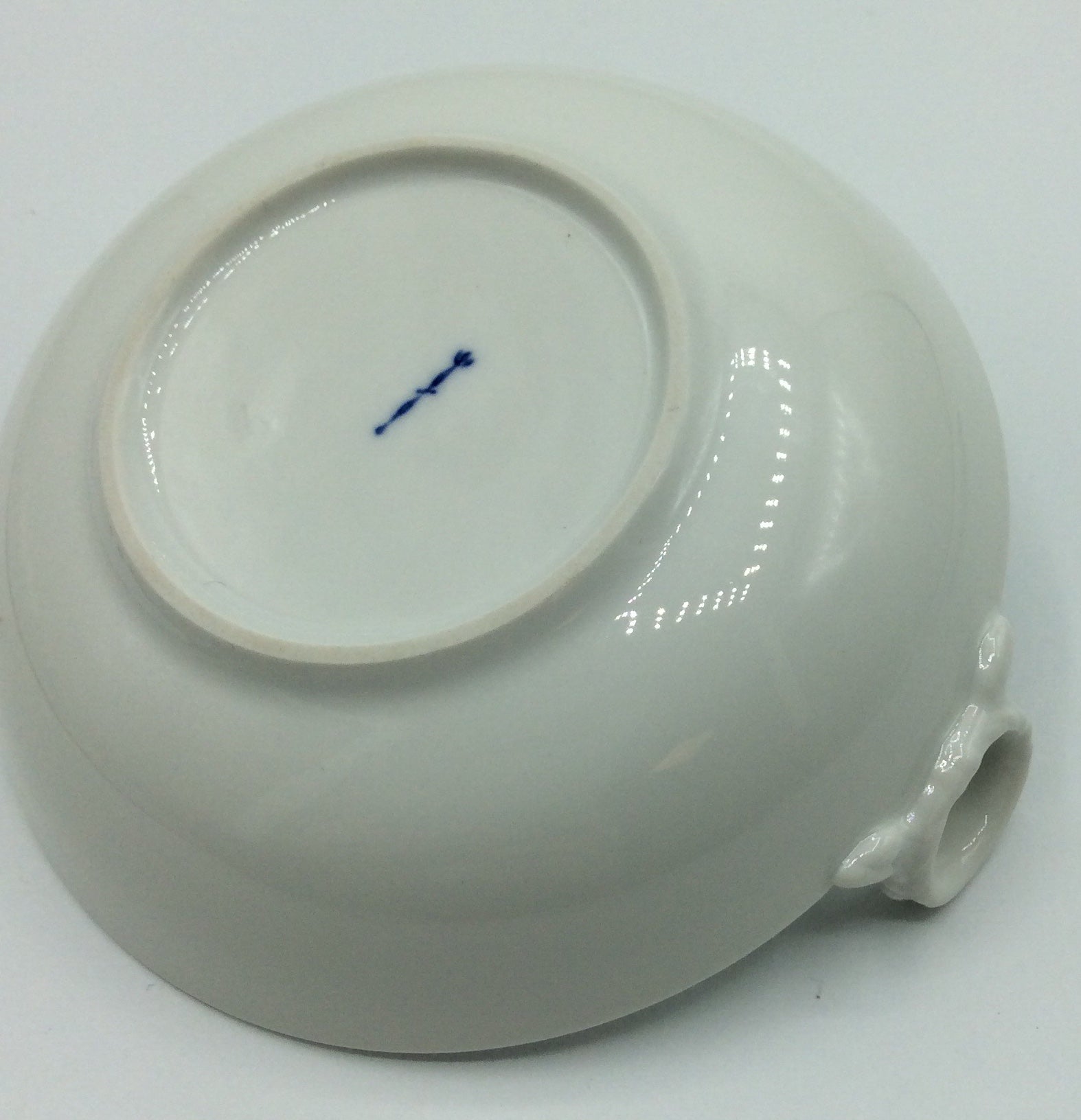 KPM Berlin Ringhenkelschale mit zwei Griffen