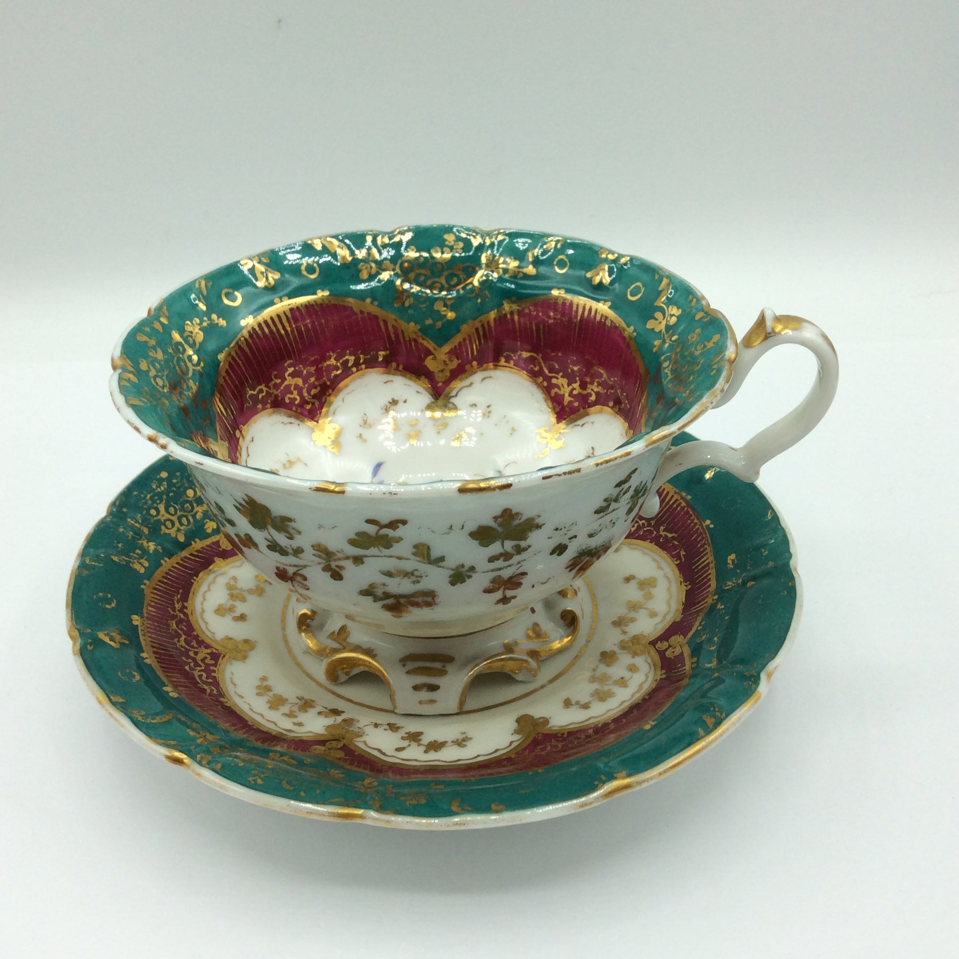 Große Sammeltasse mit Unterteller, Blumenmotiv