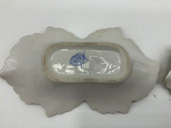 2 Stk. HEREND Hungary - Blattschale mit Blumen- und Schmetterlingsdekor