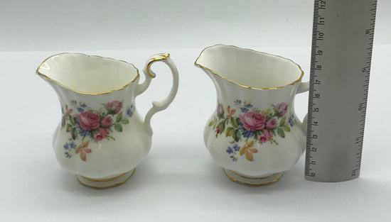 2 x  Royal Albert-Porzellan-Bone China-England-Moss Rose, Milchkännchen