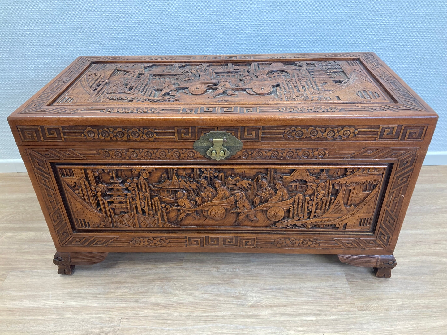 Truhe Holz China Schnitzkunst Mittelgroß(631-190)