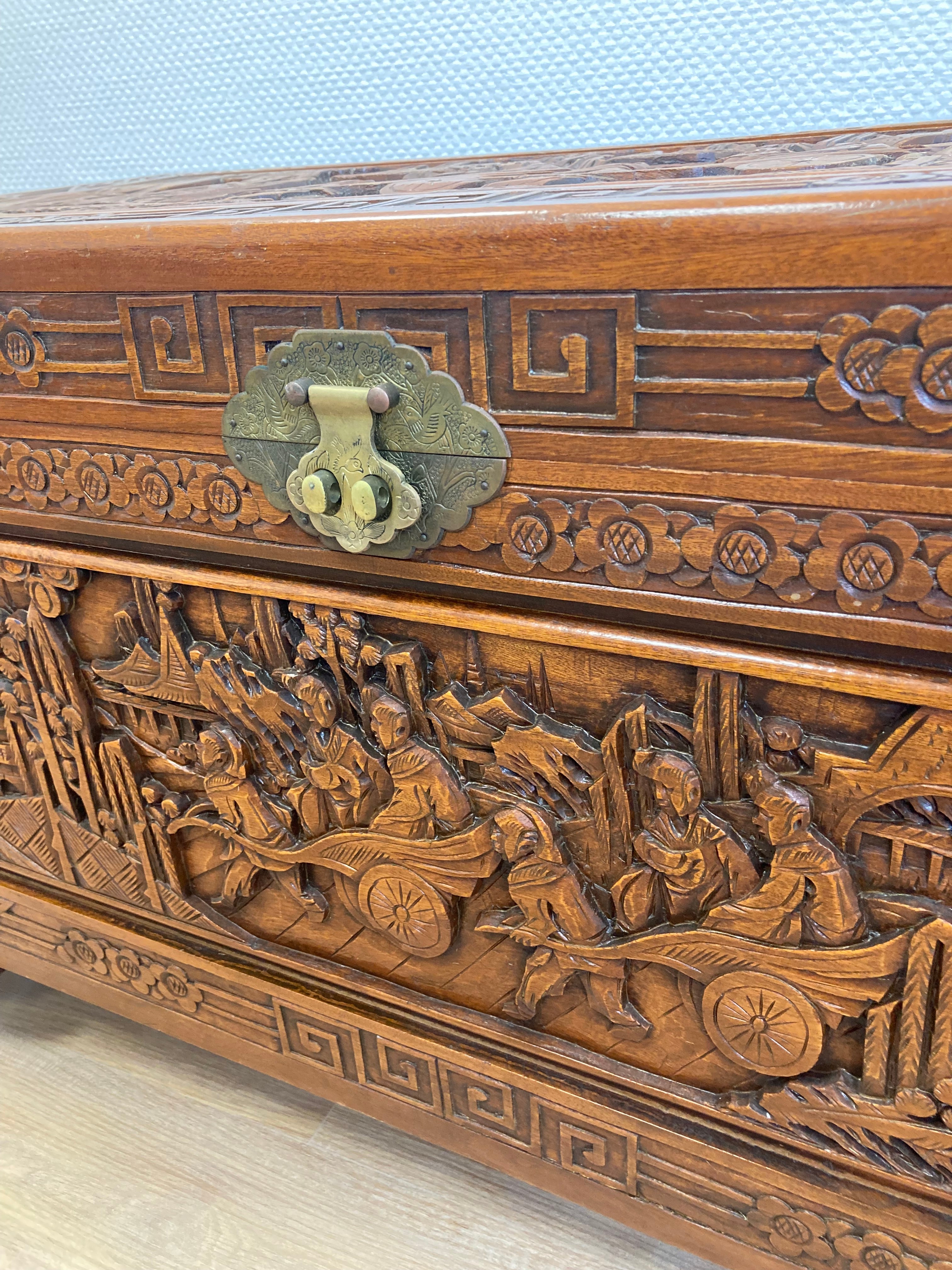 Truhe Holz China Schnitzkunst Mittelgroß(631-190)