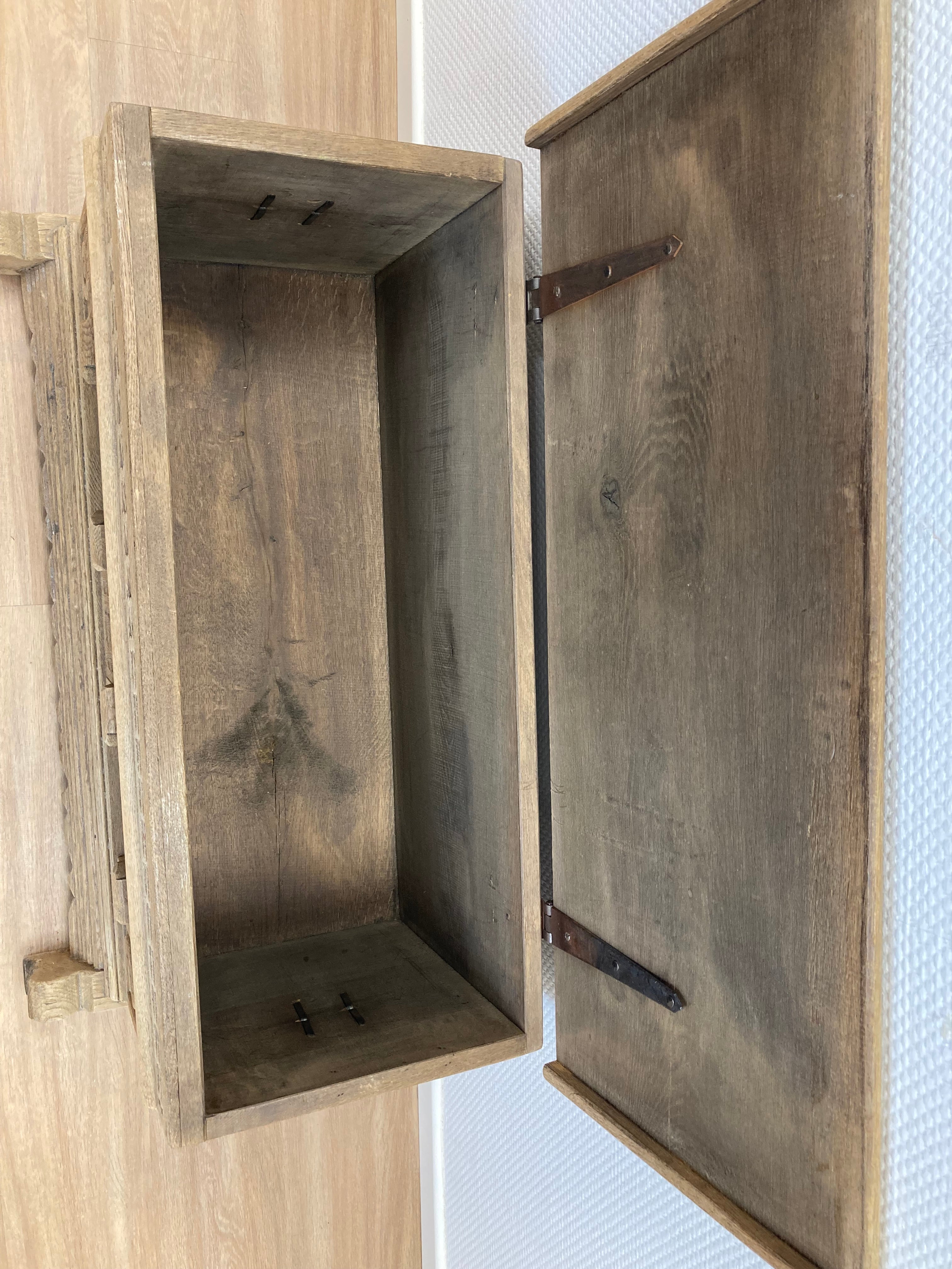 Truhe Eichenholz, Antik, Schnitzereien